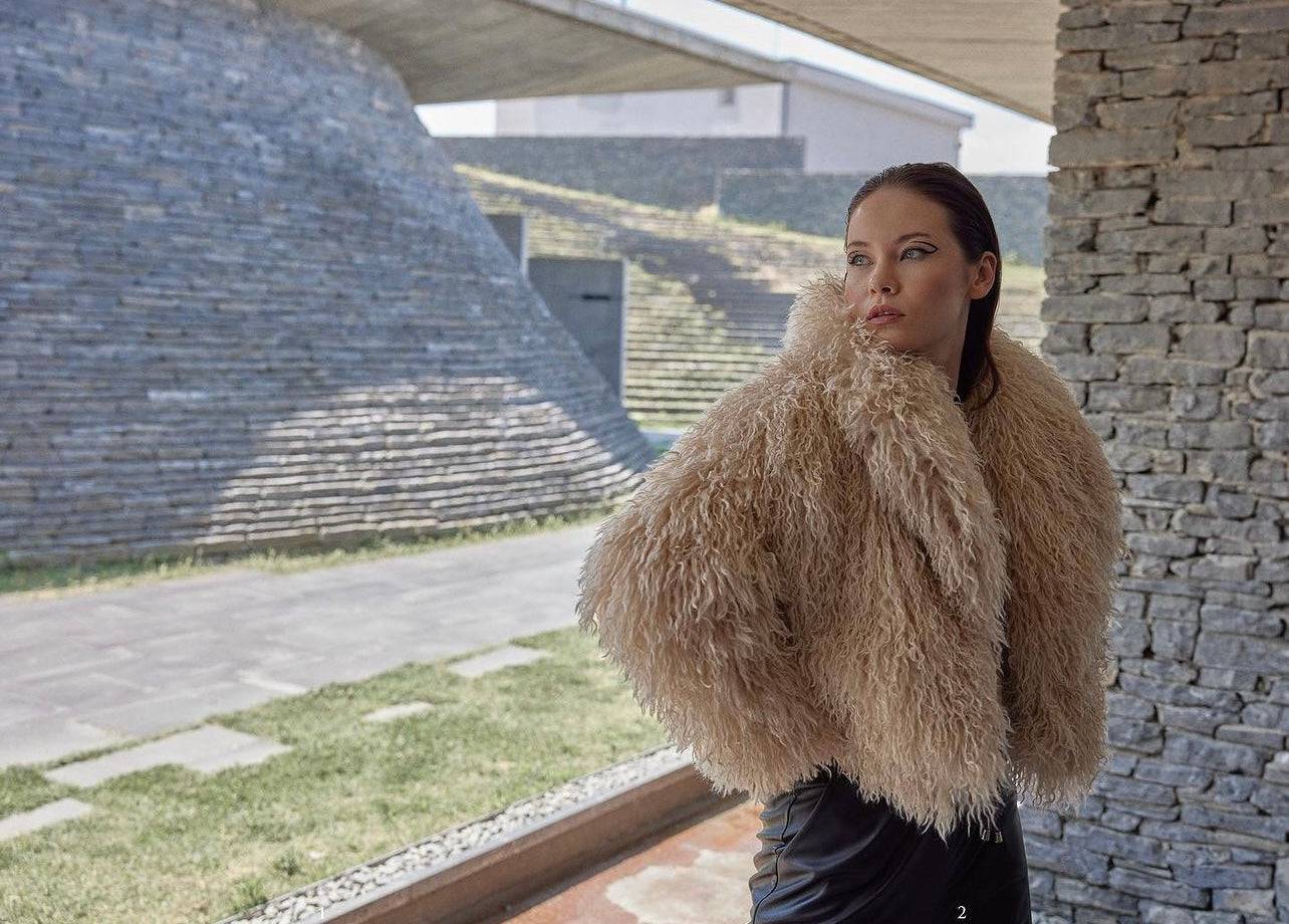 Fluffy fur crop jacket - beige - LussoCA