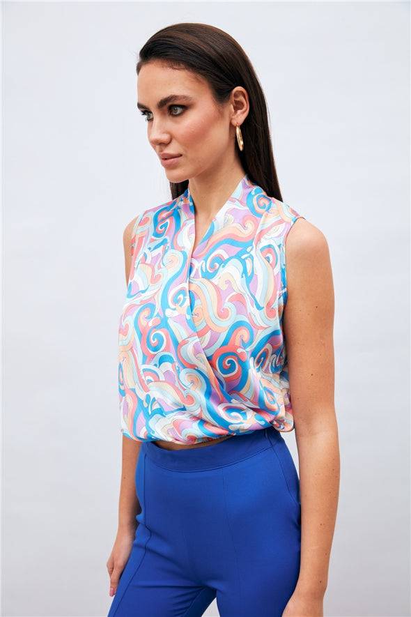 Patterned blue blouse with an elastic waistband