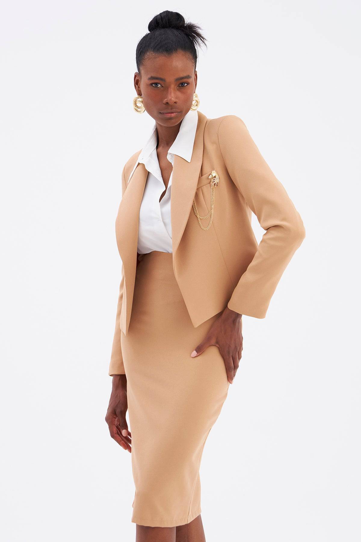 Brooch Detailed Short Jacket without button - CAMEL - LussoCA