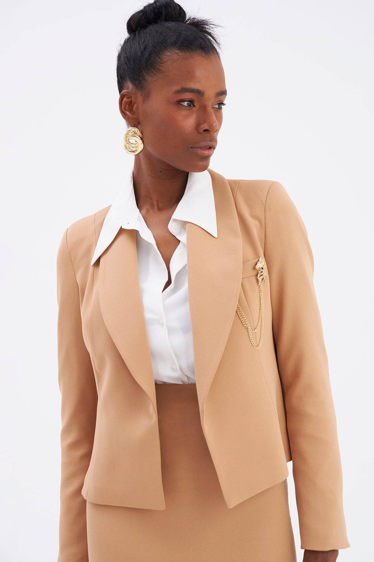 Brooch Detailed Short Jacket without button - CAMEL - LussoCA