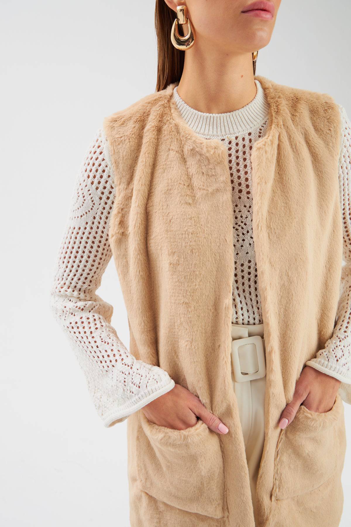 Pocket Detailed Plush Vest Cream
