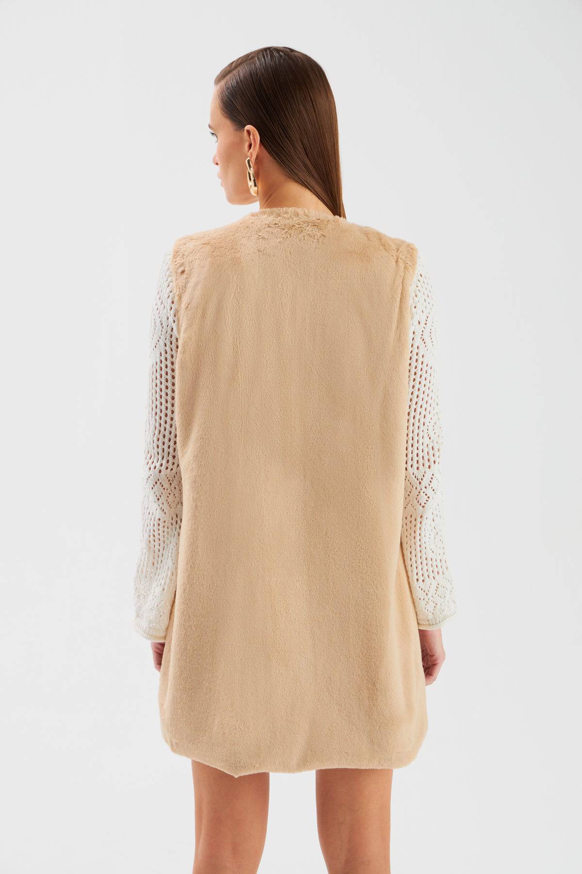 Pocket Detailed Plush Vest Cream