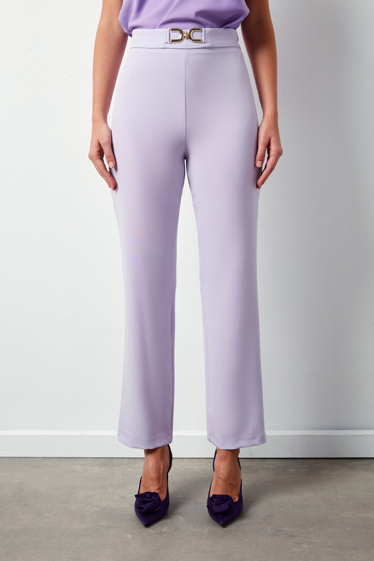 Double Chain Accessory Detailed Trousers - Lilac