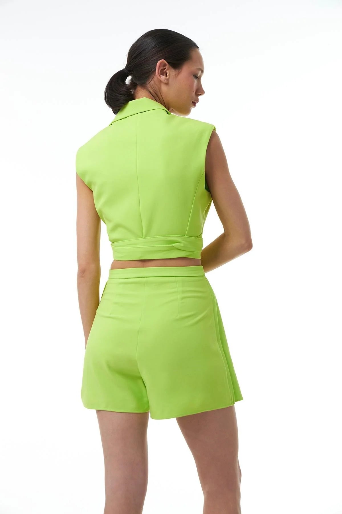 Energetic shorts skirt model with moving design created by pleats.