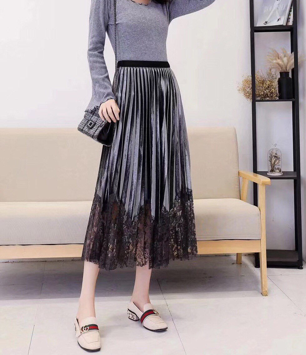 Luxurious velvet pleated skirt, a perfect addition to your everyday wardrobe.